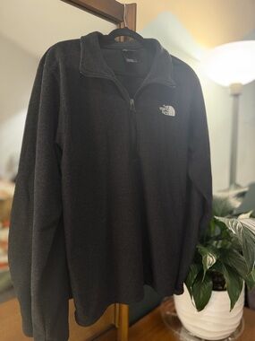 The North Face Men's Black Half-Zip Fleece Pullover